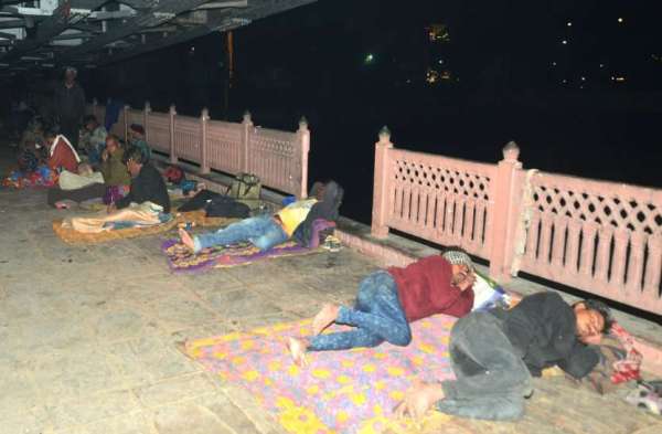 पहाड़ों से उतरकर मैदानों में आई सर्दी...देखिए तस्वीरें