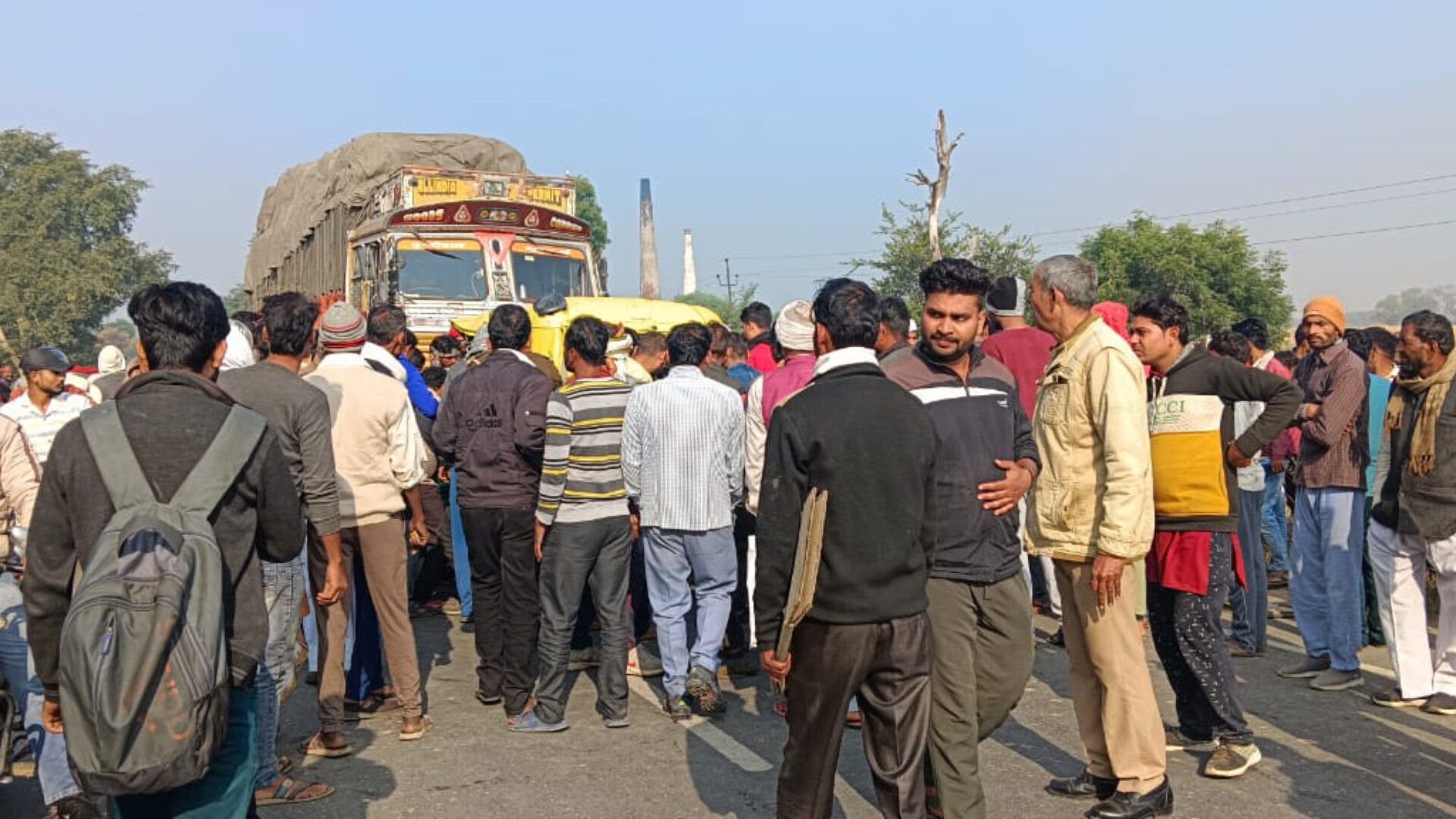 Kanpur news: ट्रक और ऑटो की टक्कर में 2 की मौत, 2 घायल