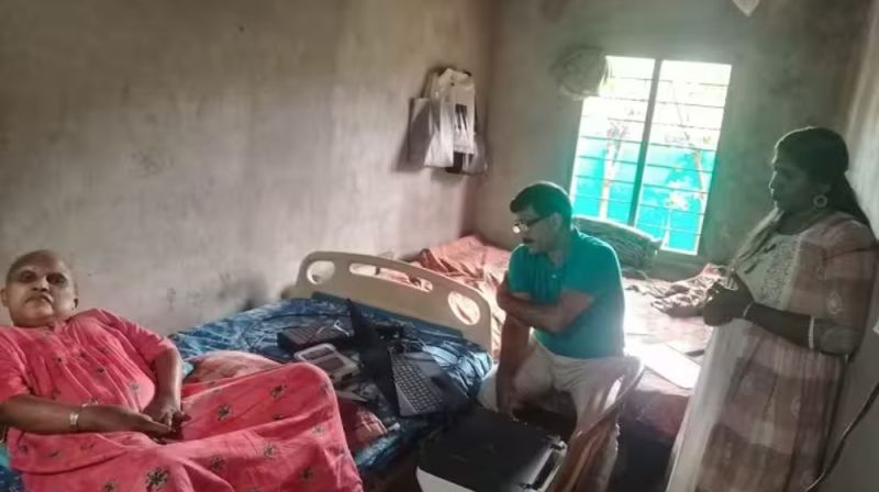 Aadhaar card could not be made due to lack of fingers solution reached after intervention of Union Minister