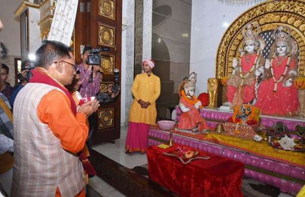 मुख्यमंत्री विष्णुदेव साय रायपुर के राम मंदिर में पूजा-अर्चना कर दिन की शुरुआत 