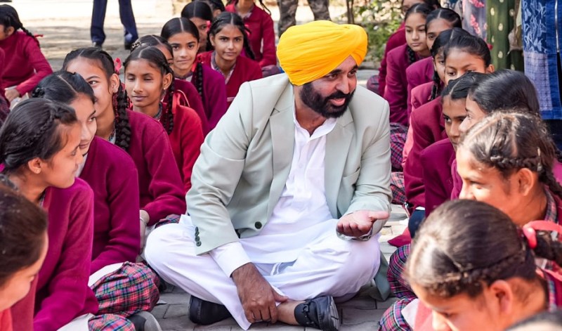 कोई भी विद्यार्थी साधन की कमी के कारण शिक्षा से वंचित न रहे : सीएम