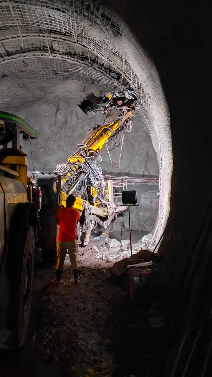 छुकछुक की आवाज सुनने अभी करना होगा इंतजार,२०२४ तक दौडऩे लगेगी ट्रेन