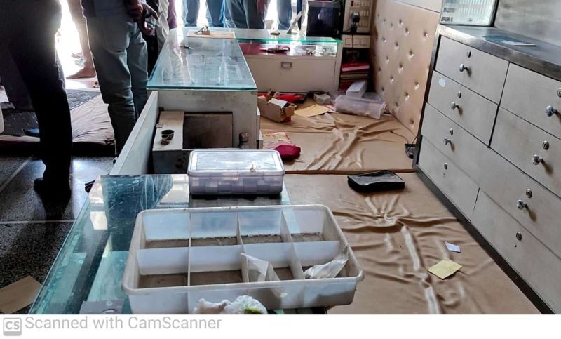 दुकान से चांदी व नकदी अज्ञात चोर चुरा कर ले गए