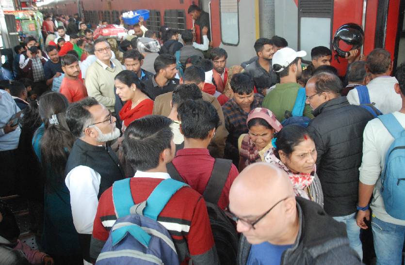 indian_railways_cancelled_many_trains_during_peak_time_in_december_month.jpg