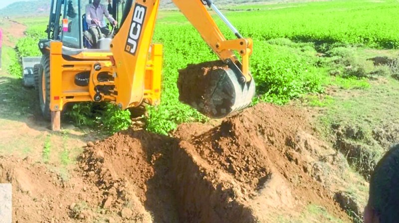 सालों से हो रही थी खेती, तीन गांवों की 100 बीघा भूमि से वन विभाग ने हटाया अतिक्रमण