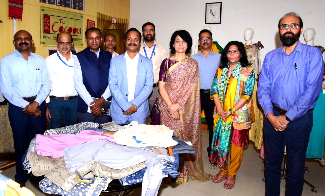 कपड़ा सचिव ने की केन्द्रीय रेशम बोर्ड की सराहना