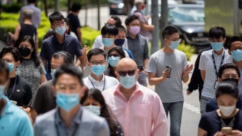 singapore_people_wearing_masks.jpg