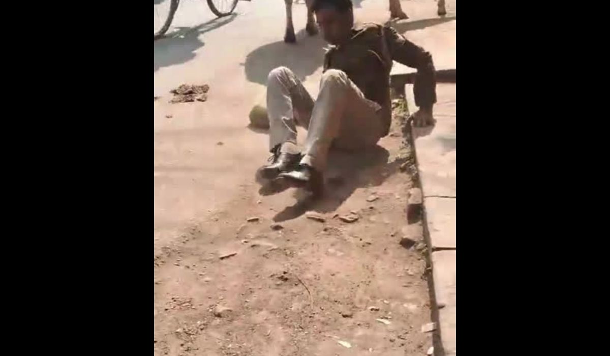 “लड़खड़ाए कभी कभी संभलने लगे…” यूपी पुलिस के सिपाही का नशे में धुत वीडियो वायरल
