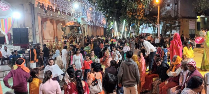 City residents participated in the grand Ram procession, 21 brides and grooms took rounds with King Ram and Mother Sita.