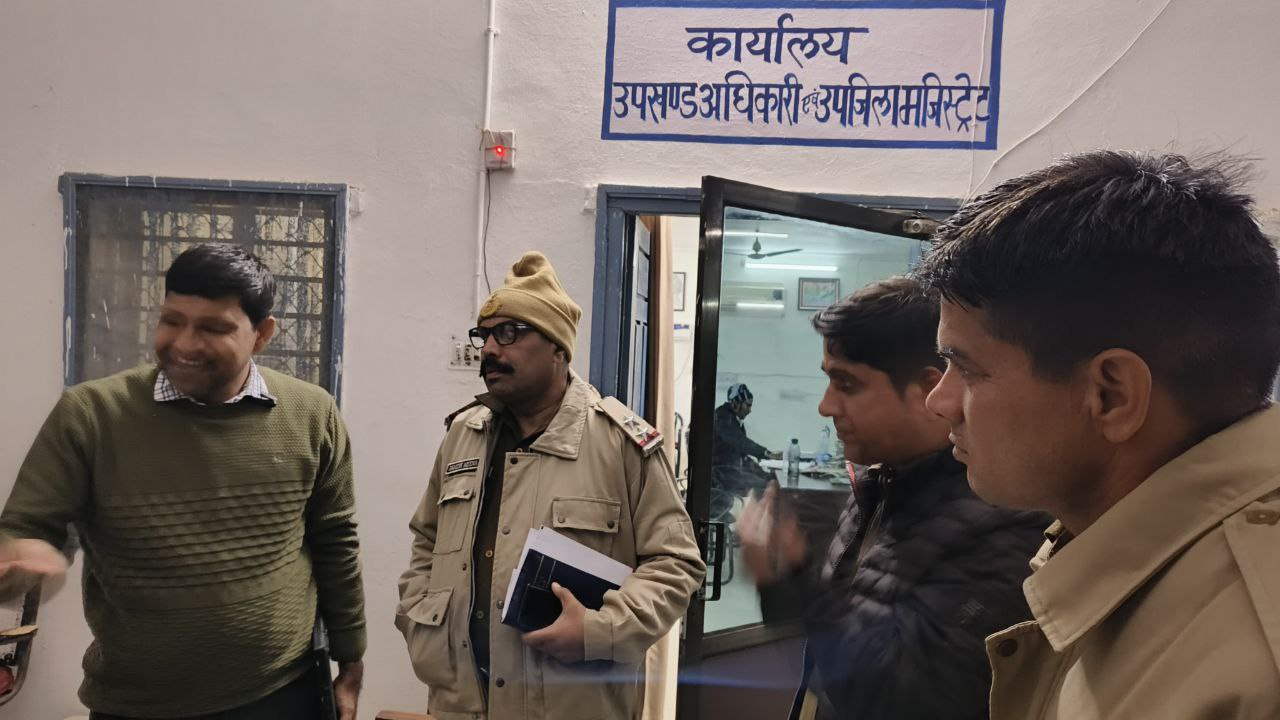 एसडीएम व तहसीलदार ने परिवादी को पीटा, छीना मोबाइल, एसीबी से भी बदसलूकी