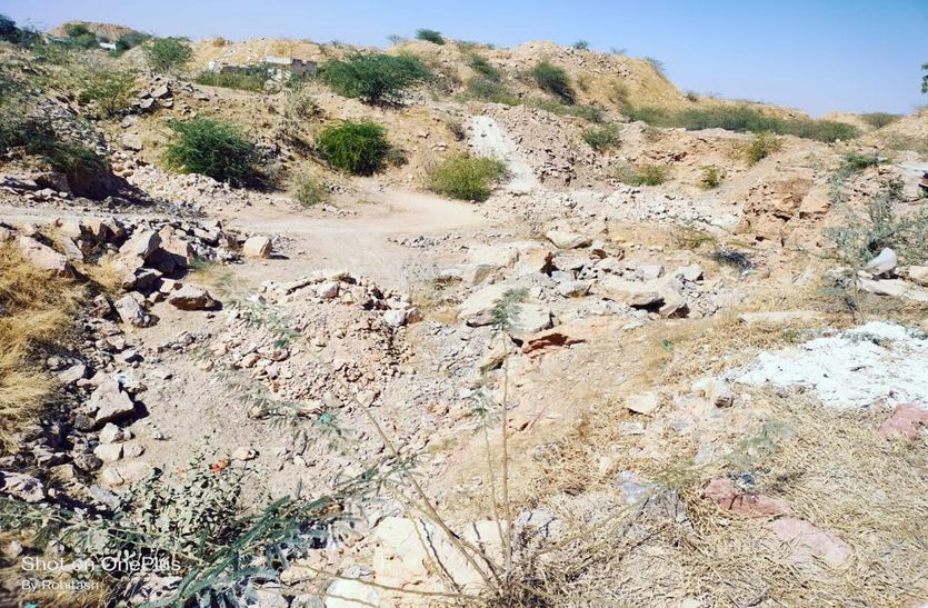 रॉयल्टी फर्म डकार रही मजदूरों का पैसा, सुविधाएं शून्य