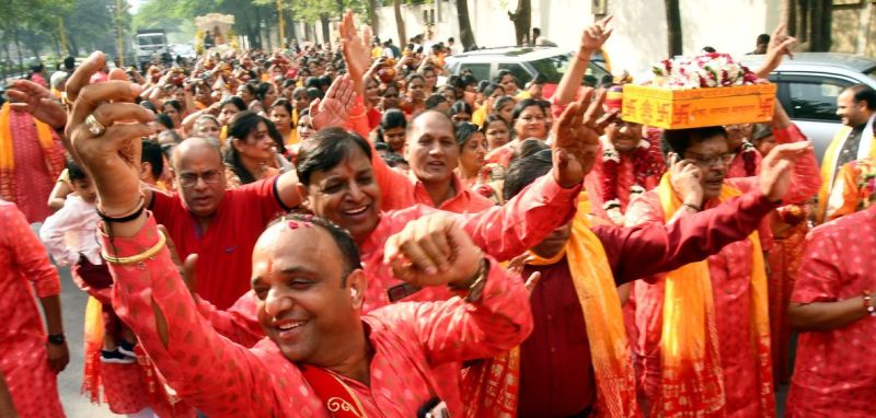 SURAT NEWS: कलश यात्रा में गूंजा मेरा श्याम बड़ा रंगीला...झूमे श्रद्धालु