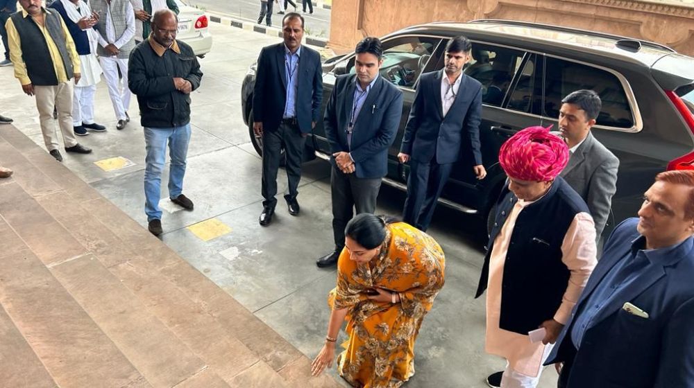 दिया कुमारी ने विधानसभा में ली ‘धांसू एंट्री’, यहां देखें वीडियो