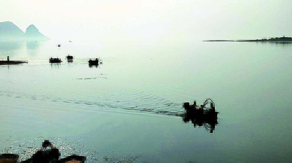 कोहरे के साथ सर्दी से सिमटती पतवार की रफ्तार, रोजी-रोटी पर मंडराने लगा संकट