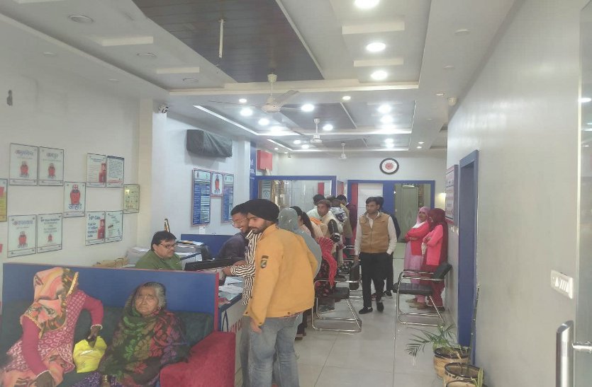 ई-केवाईसी की अनिवार्यता ने बढ़ाई उपभोक्ताओं की चिंता, गैस एजेंसी में उमड़ रही भीड़