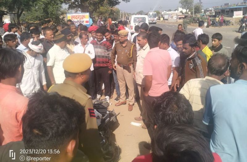 राजस्थान में यहां बजरी रॉयल्टी कर्मचारियों की गुंडागर्दी, अंधाधुंध दौड़ाई बोलेरो कैम्पर, दो बाइकों के मारी टक्कर
