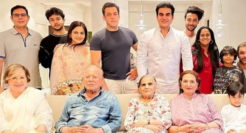 who_is_the_richest_family_of_bollywood_whose_net_worth_is_5259_crores.jpg