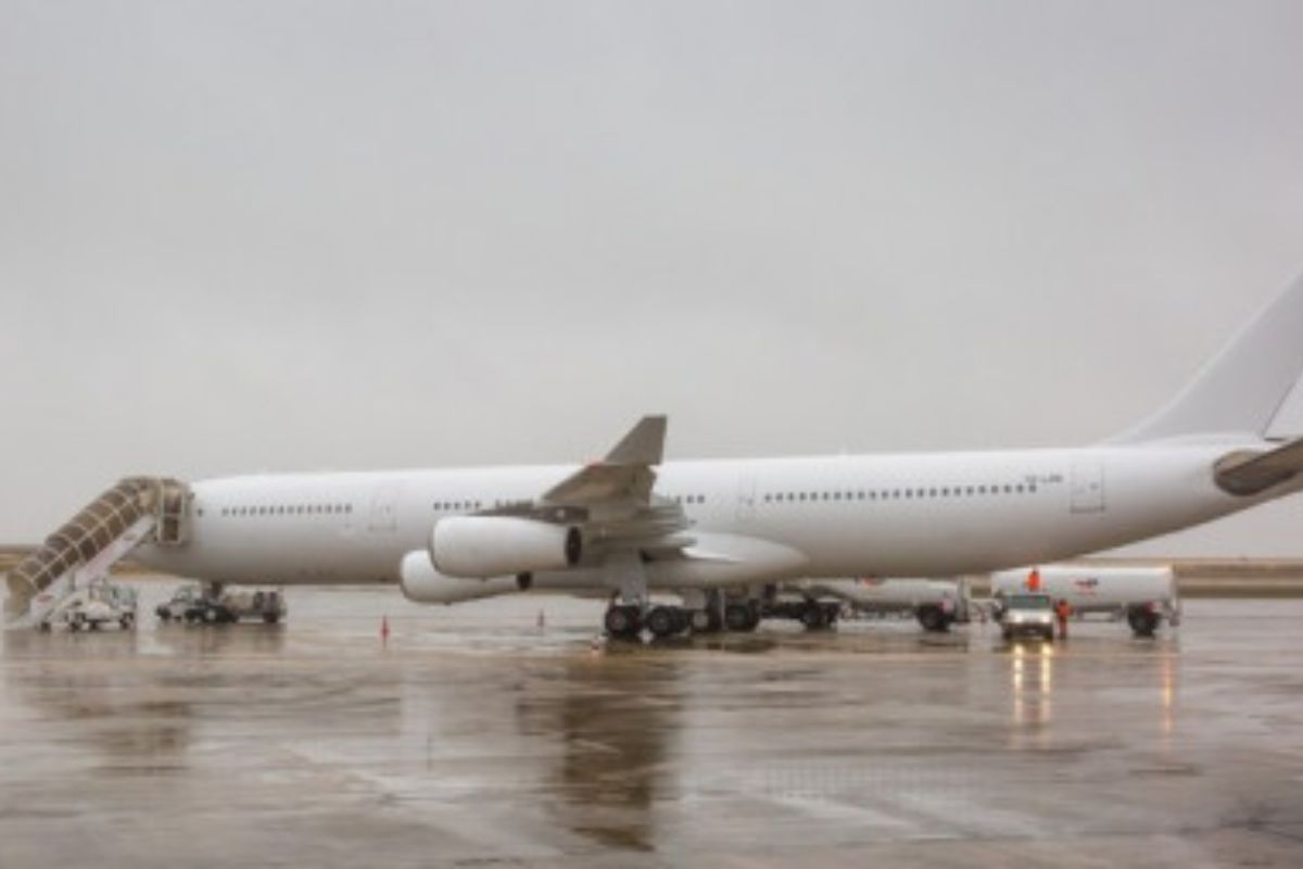 France stops a plane going to Nicaragua smuggling 303 Indians