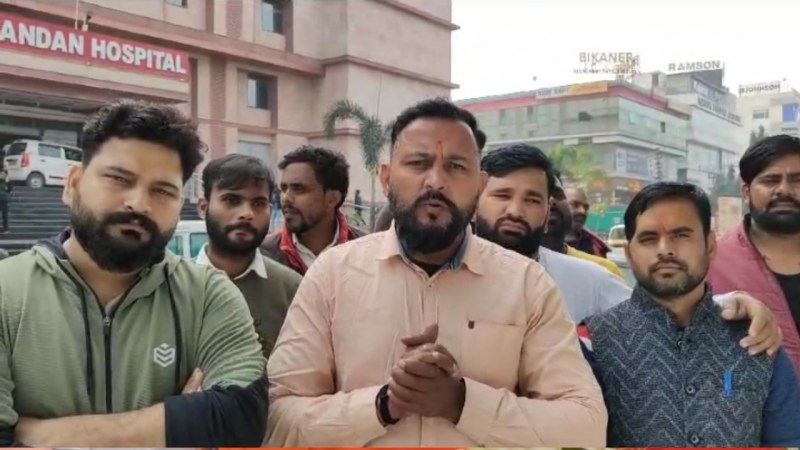 अवध केसरी सेना के राष्ट्रीय अध्यक्ष नीरज सिंह व अन्य