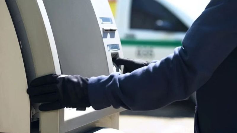 13 lakh rupees stolen from ATM by entering PIN in Lucknow