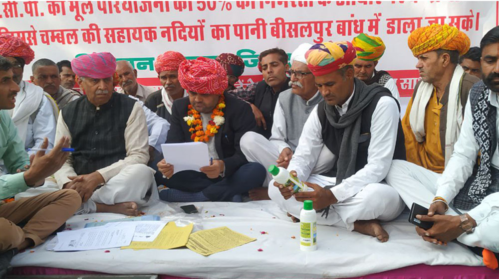 किसान महापंचायत ने कृषि मण्डी में मनाया किसान दिवस, एसडीएम को सौंपा 10 सूत्रिय मांग पत्र