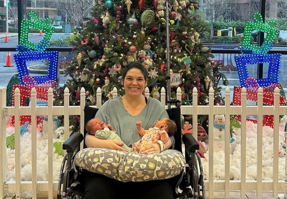 kelsey_hatcher_with_her_newborn_girls.jpg