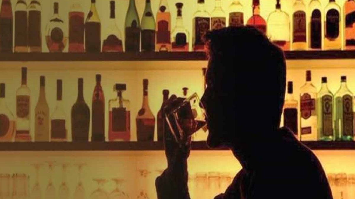 पीने वालों की मुसीबत, अवैध वसूली से शराब की कीमतें बढ़ी