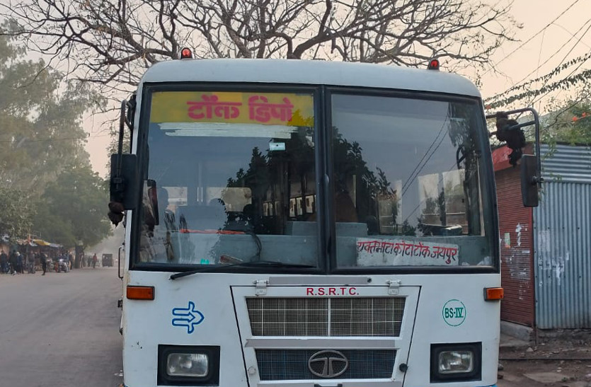 Bus driver heart attack in moving bus in chittorgarh