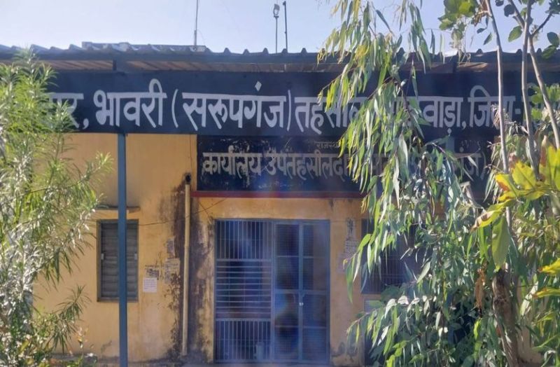 राजस्थान में यहां तहसीलदार, नायब सहित 6 कार्मिकों के खिलाफ पटवार घर का ताला ताेड़ दस्तावेज चोरी का आरोप, रिपोर्ट दर्ज