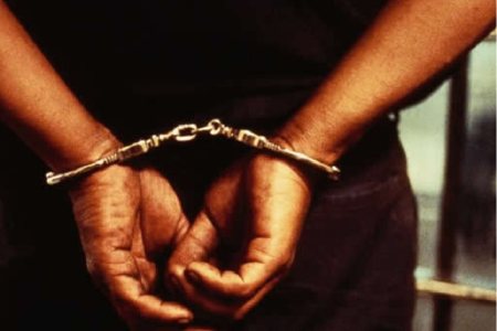 Murder: जंजीर से बांधा-गर्दन रेतकर जिंदा जला दिया...आरोपी युवक गिरफ्तार