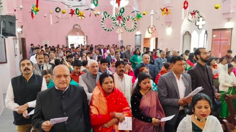 Christmas Festival: क्रिसमस पर चर्च में विशेष आराधना, घर-घर बने व्यंजन, शुभकामनाएं देने के लिए मची होड़, जानें यहां हुआ मुख्य आयोजन