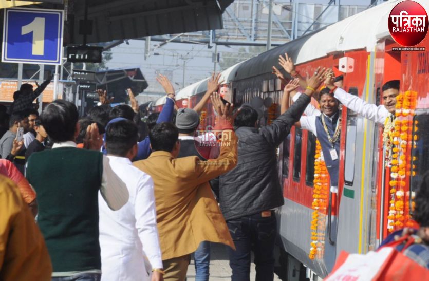 Watch Video : राजशाही स्वागत... फिर जिनशासन के जयकारों संग बढ़ चली वंदे जिनशासन एक्सप्रेस