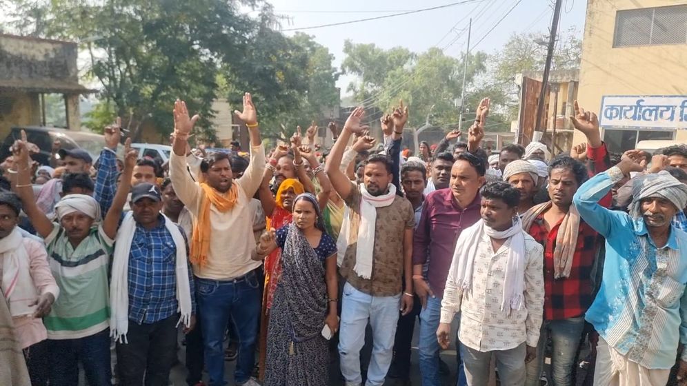 पुजारी की हत्या का खुलासा नहीं, गुस्साए ग्रामीण