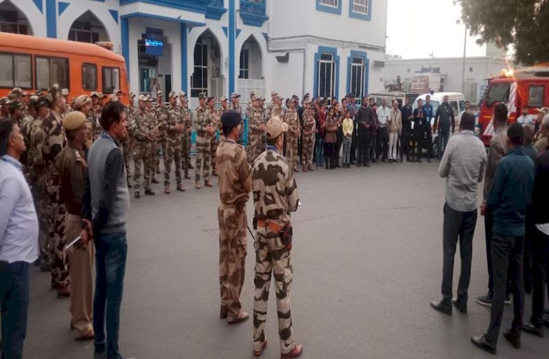 एयरपोर्ट पर बम की सूचना से मचा हड़कम्प