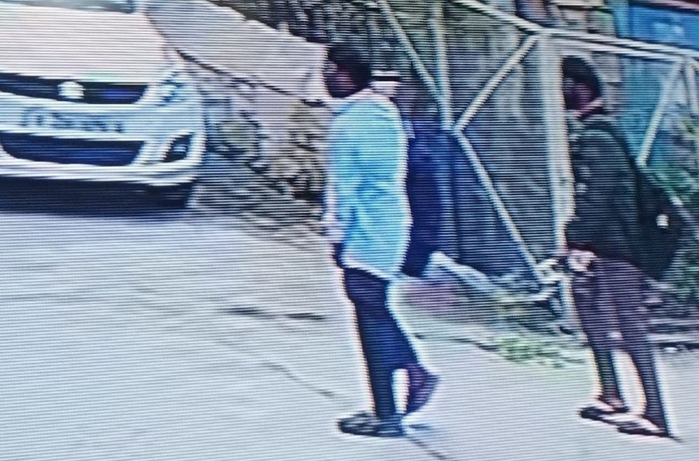 मिस्त्री बनकर आया, चोर बनकर खोल गया ताला, 10 लाख के जेवर पार