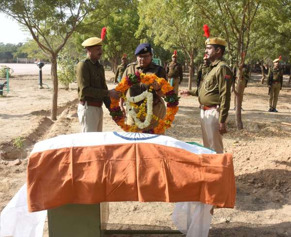 kajri-breathed-his-last-honored-with-guard-of-honour