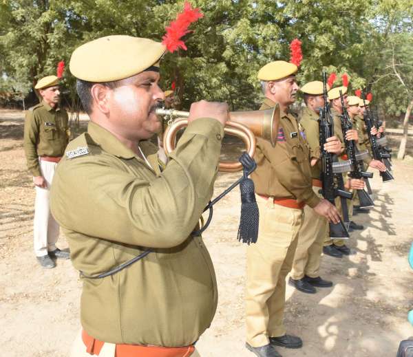 kajri-breathed-his-last-honored-with-guard-of-honour