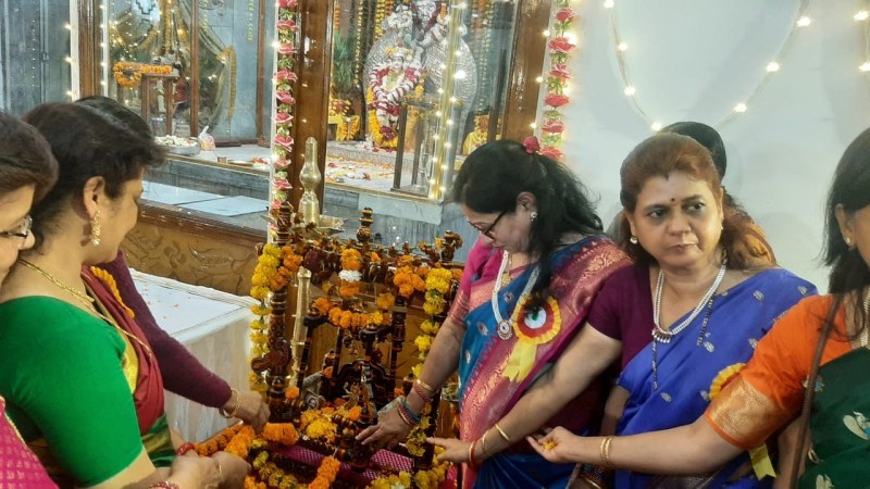 पालने में झूले दत्त भगवान, महिलाओं ने गाए बधाई गीत, गूंजे जयकारे