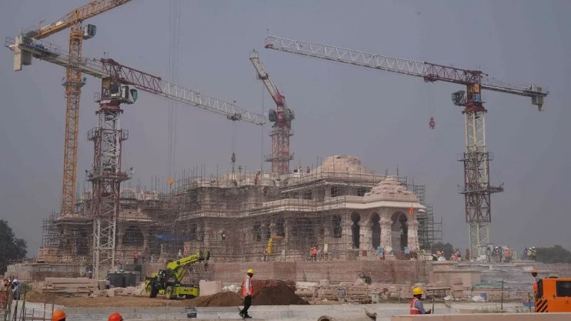 14 gold decorated doors will be installed in Ayodhya Ram temple wood from Maharashtra artisans from Tamil Nadu are preparing it in this state