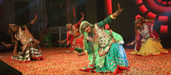 In the Sharad Mahotsav, folk artists performed Chakri dance... see photos