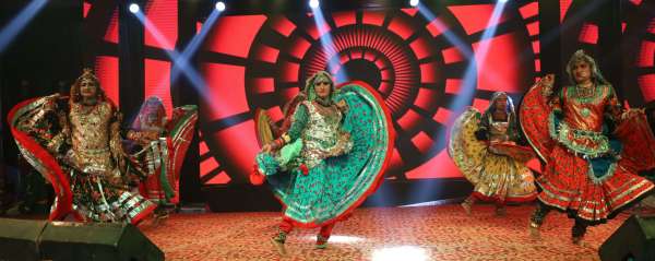 In the Sharad Mahotsav, folk artists performed Chakri dance... see photos