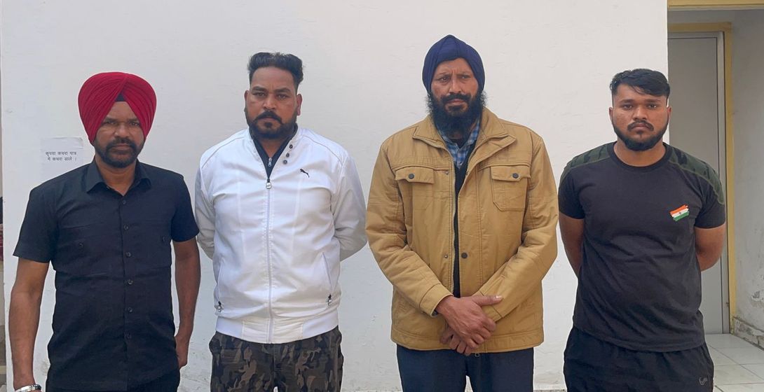 हिस्ट्रीशीटर की शादी में बाउंसरों ने खुलेआम लहराए हथियार