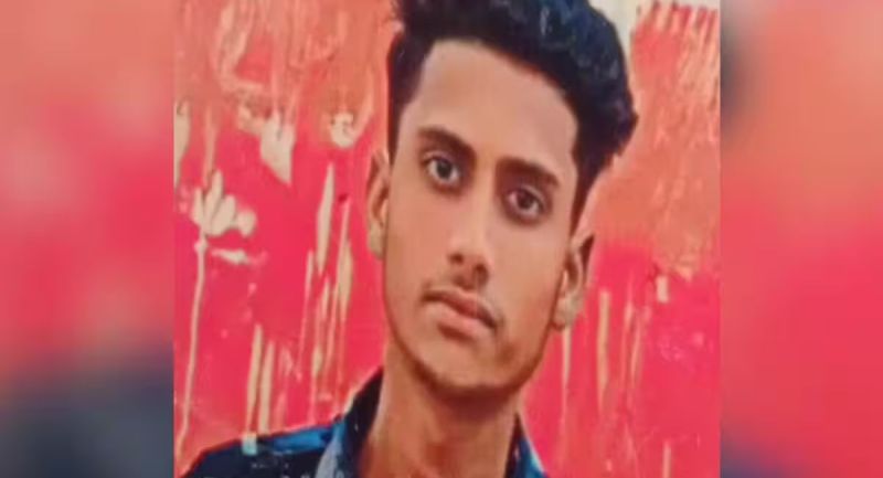 10th class student death due to heart attack fell while playing cricket and died