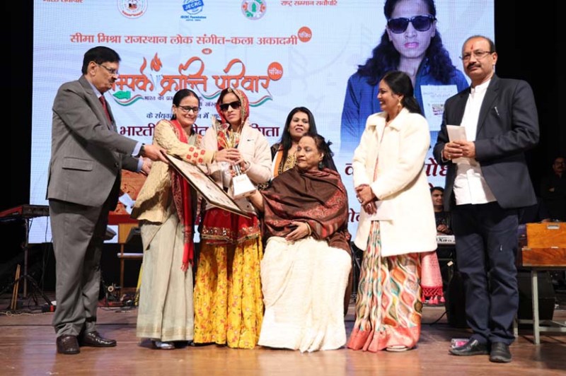 मैं भी एक मुट्ठी मिट्टी हूं राजस्थान की:हेमलता