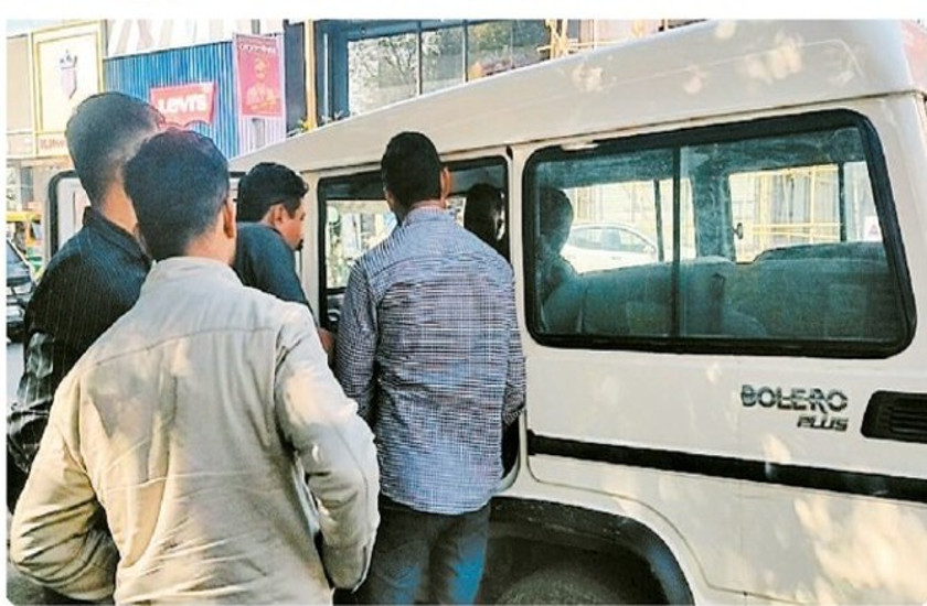 Miscreants In SUV Loot Rs 10 Lakhs