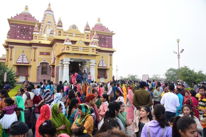 प्रार्थना, आराधना के साथ नए साल की शुरुआत, फूड जोन और मेले का लिया आनंद