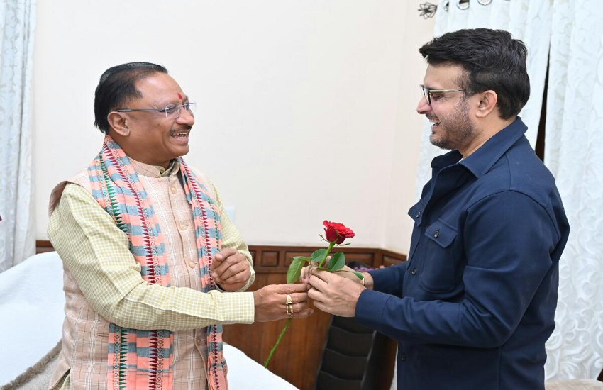 वीडियो स्टोरीः सीएम से साय मिले Saurav Ganguly, पूछा क्या आपको क्रिकेट का शौक है