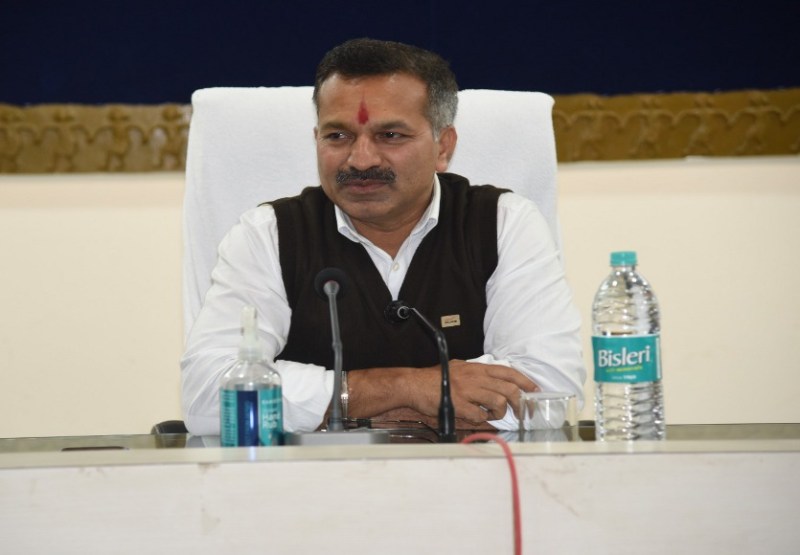 संदीपान ने सरगुजा के 52वें कलेक्टर के रूप में ग्रहण किया पद्भार, 2011 बैच के हैं आईएएस, पहले ही दिन फील्ड में उतरे