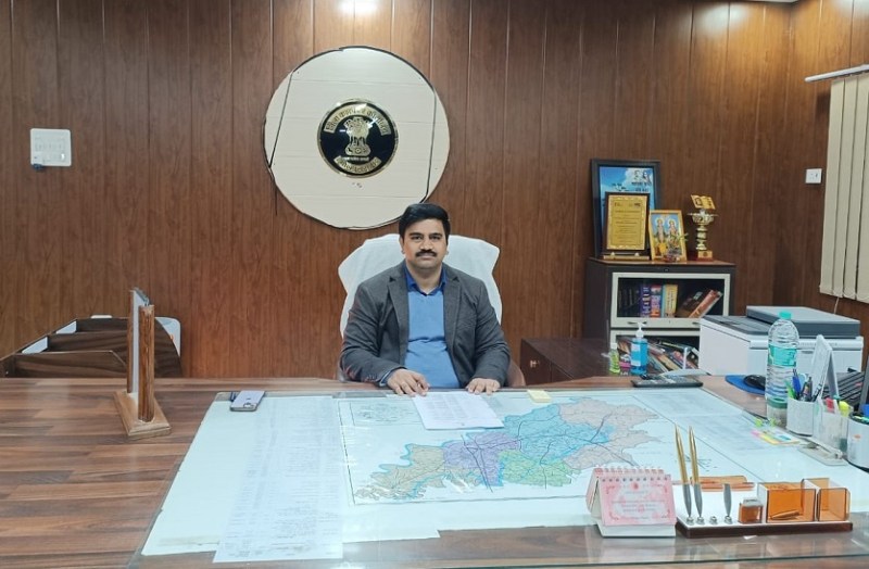 आईएएस अधिकारी श्रीनिधि ने संभाला जिला कलक्टर का पदभार