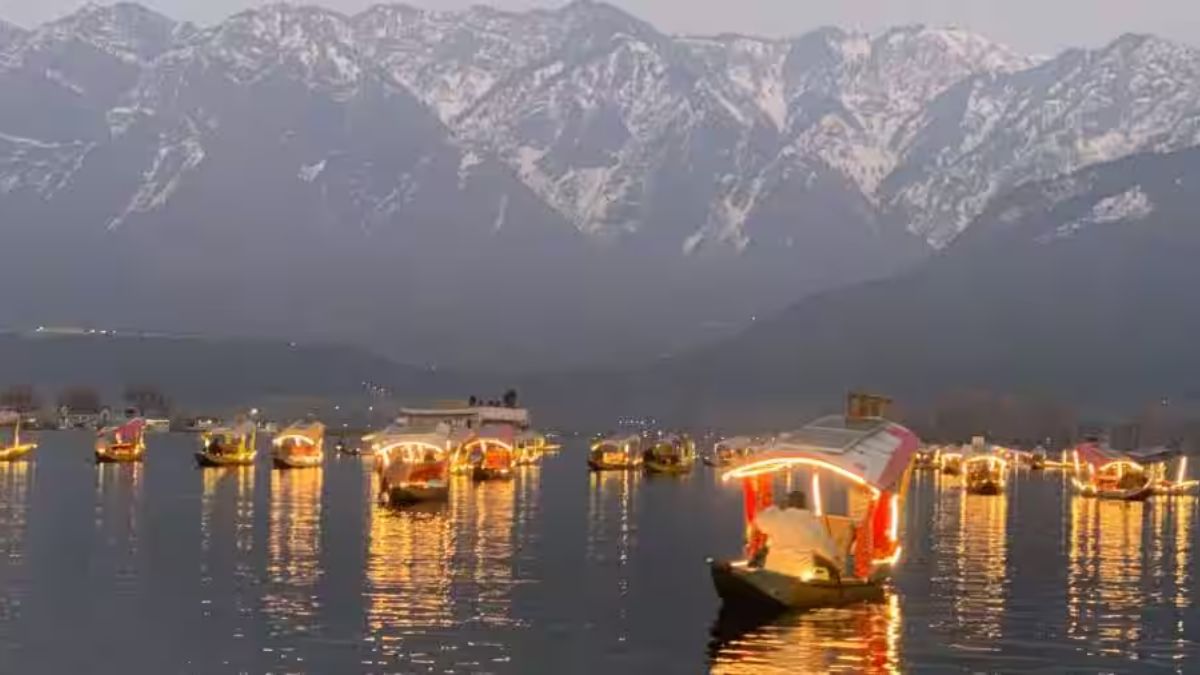 77 year record broken in Jammu and Kashmir 2 crore tourists arrived in one year